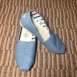 Women’s Toms flats